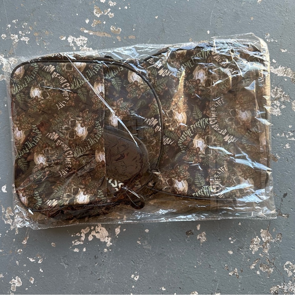 Assholes‎ live forever duffle bag